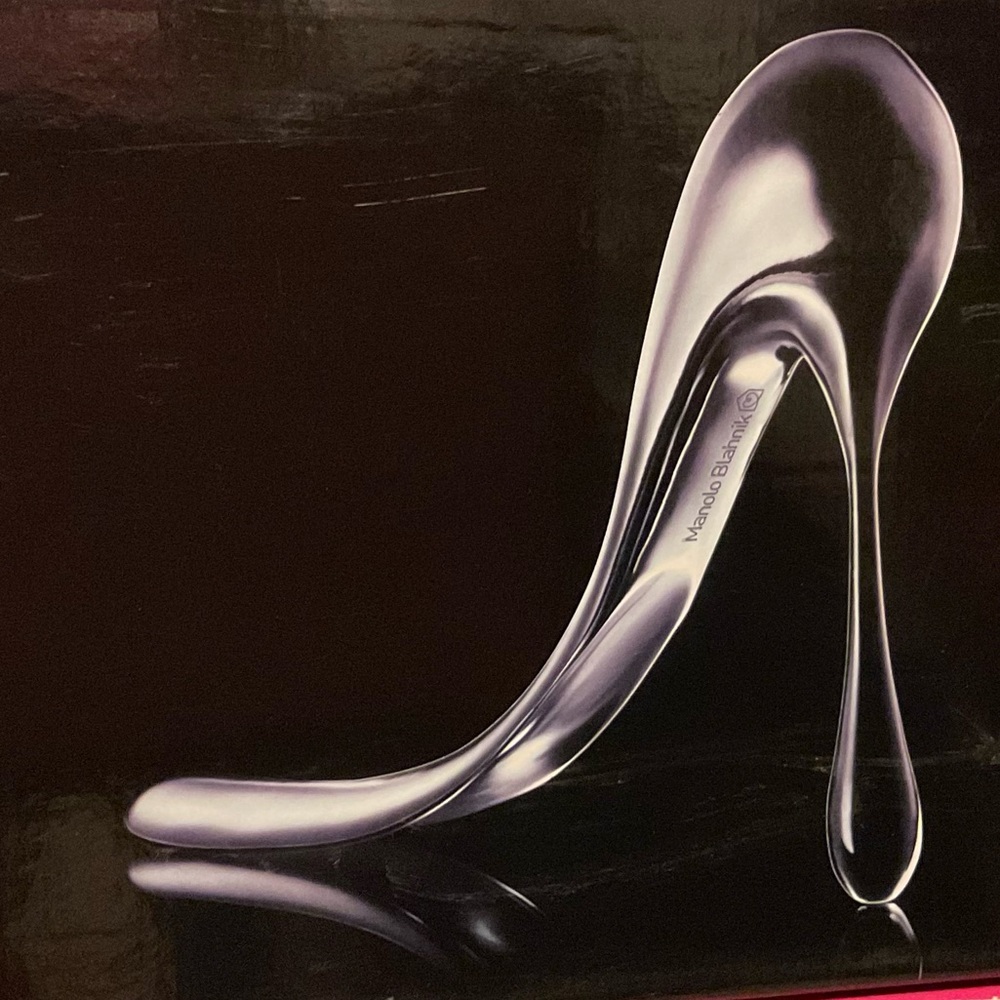 MANOLO BLAHNIK  SHOE HORN IN ORIGINAL BOX, COLLECTABLE, RARE!